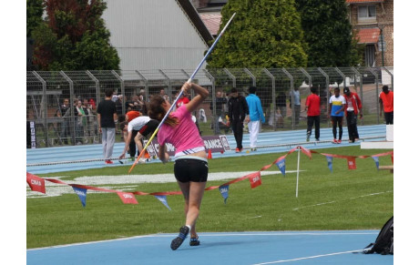 Départementaux de lancers longs: Laureen!